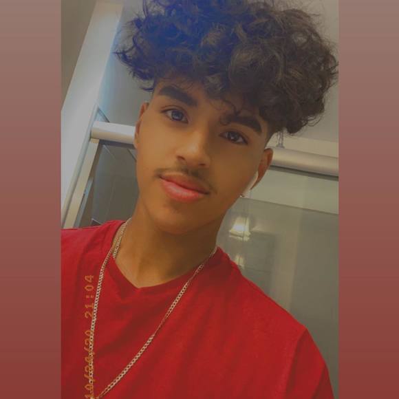 Meet your Posher, Carlos - Picture 1 of 1